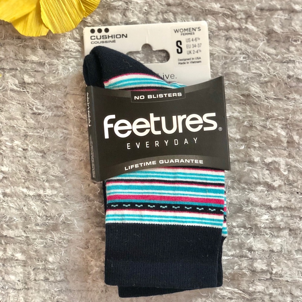 🆕New with tags FEETURES Horizon Cushion Crew Navy
